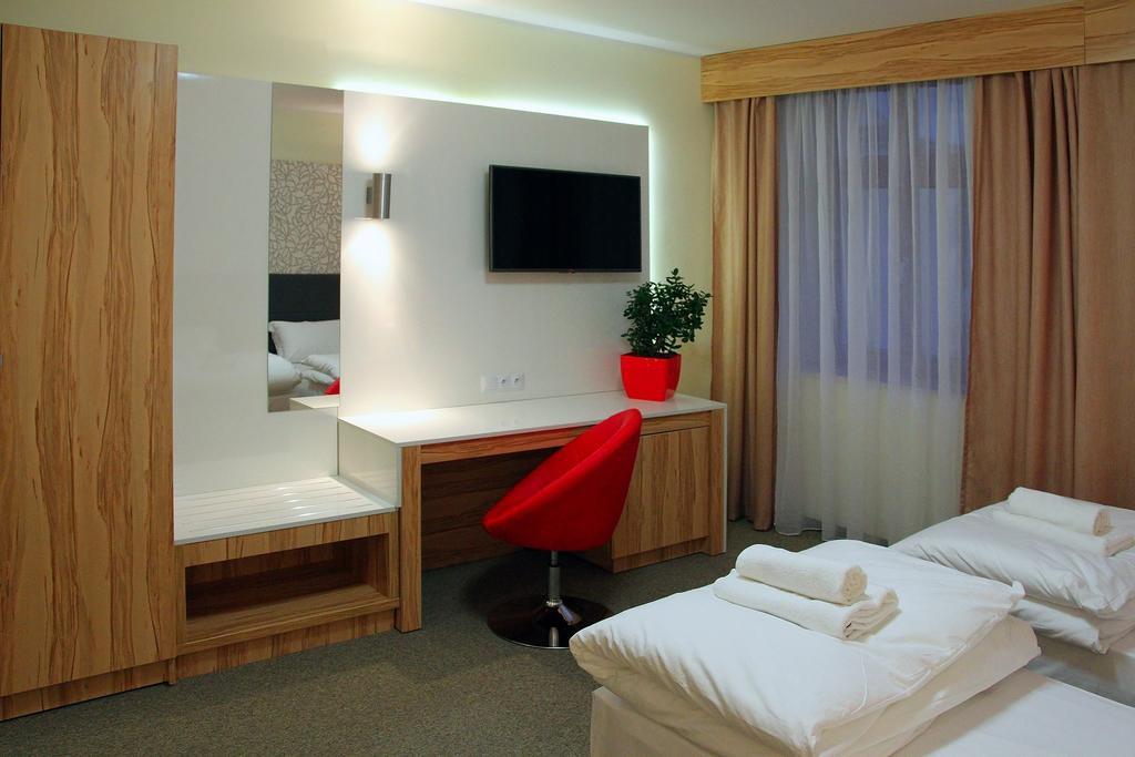 Hotel Przy Baszcie Legnica Ngoại thất bức ảnh